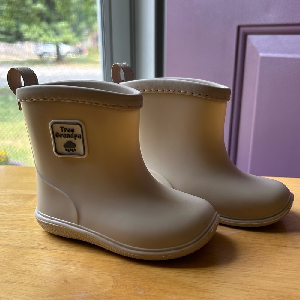 Tree grandpa rain boots